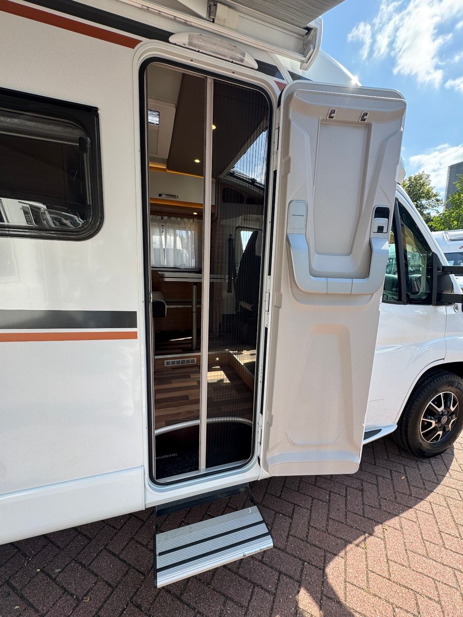 Fahrzeugabbildung Weinsberg CaraCompact 600 MF EDITION PEPPER SOLAR TV SAT