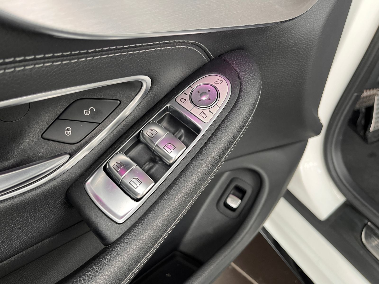 Fahrzeugabbildung Mercedes-Benz C 200 Cabrio AMG Line LED NAV RFK SHZ ALU