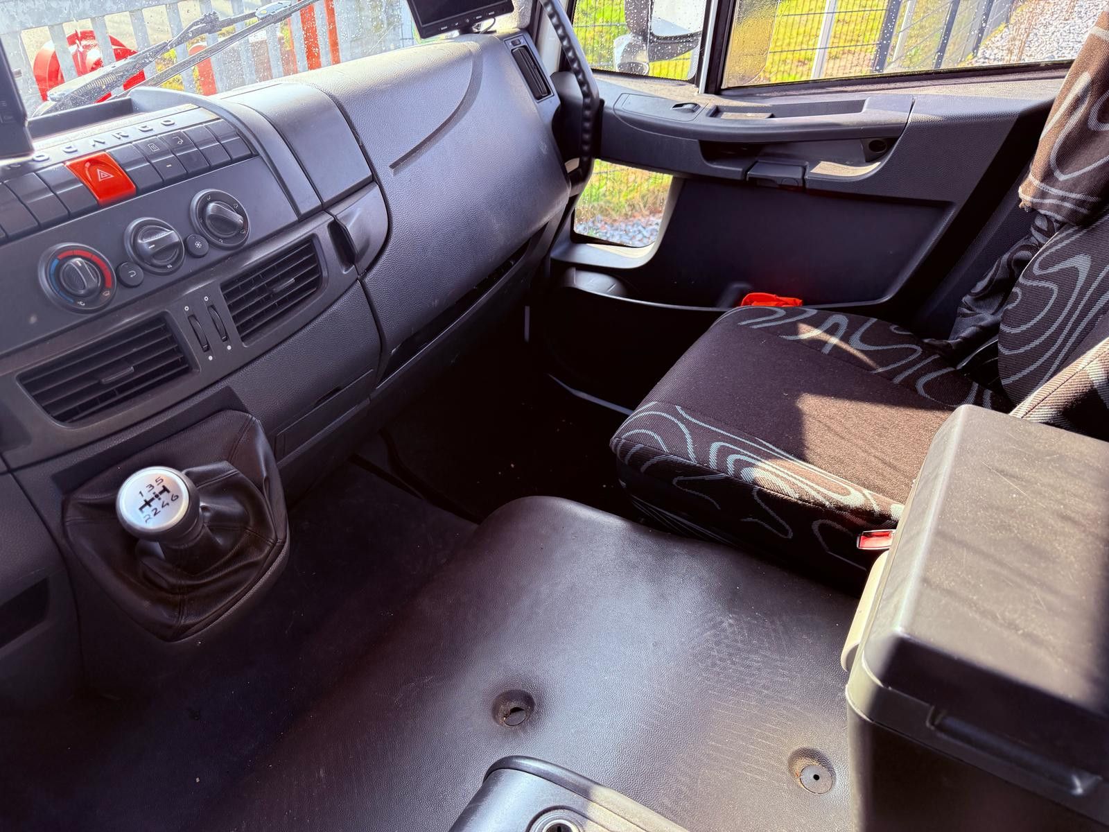 Fahrzeugabbildung Iveco EEV 80E22 EuroCargo Koffer mit Ladebordwand 1T