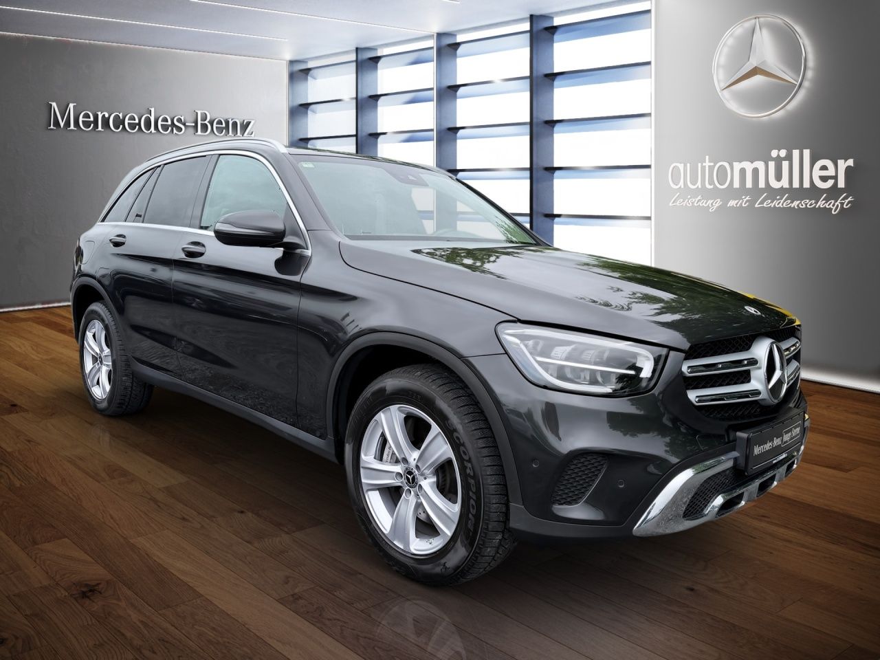Fahrzeugabbildung Mercedes-Benz GLC 300 e 4M STNDHZ+PANO+CARPLAY+EL.HECKKL.+KAM
