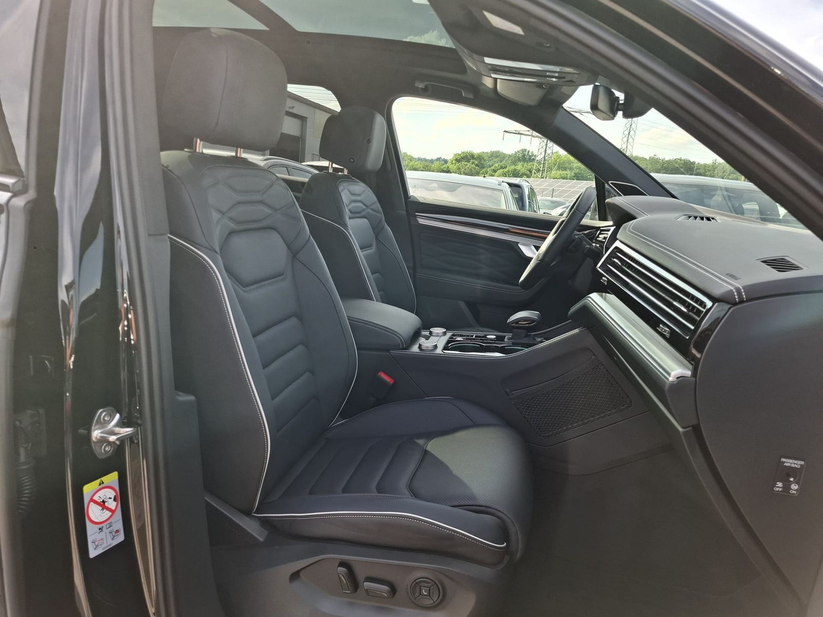 Imagen del vehículo: Volkswagen Touareg 3.0 TDI 4M R-Line VOLL Black 22" UPE 114T