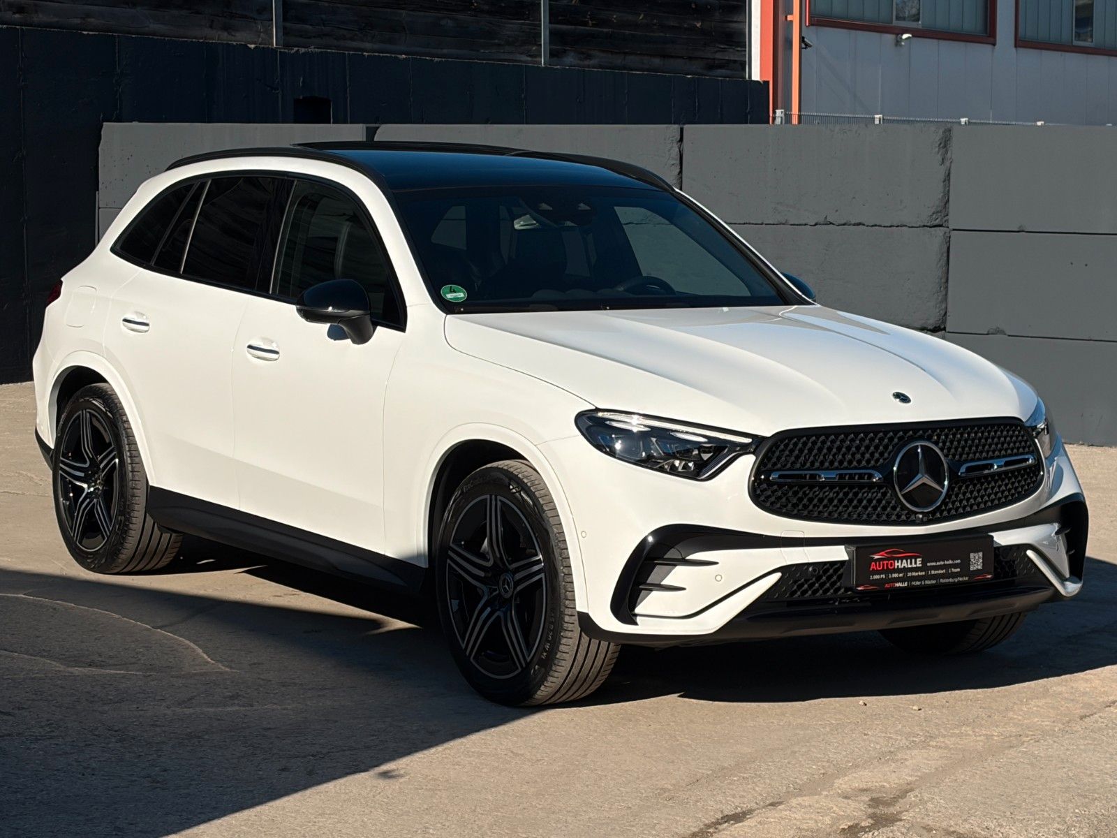 Fahrzeugabbildung Mercedes-Benz GLC 200 4M AMG + Pano Standhzg Burmester ACC AHK