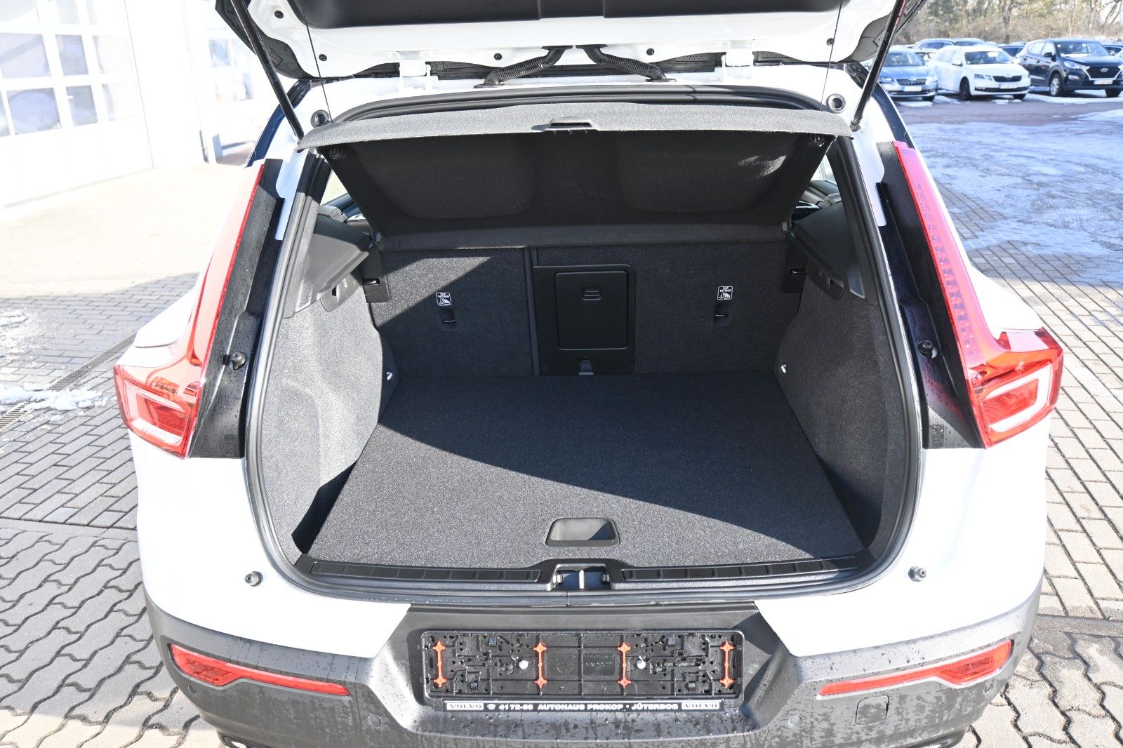 Fahrzeugabbildung Volvo XC40 BEV Core 2WD Single Motor