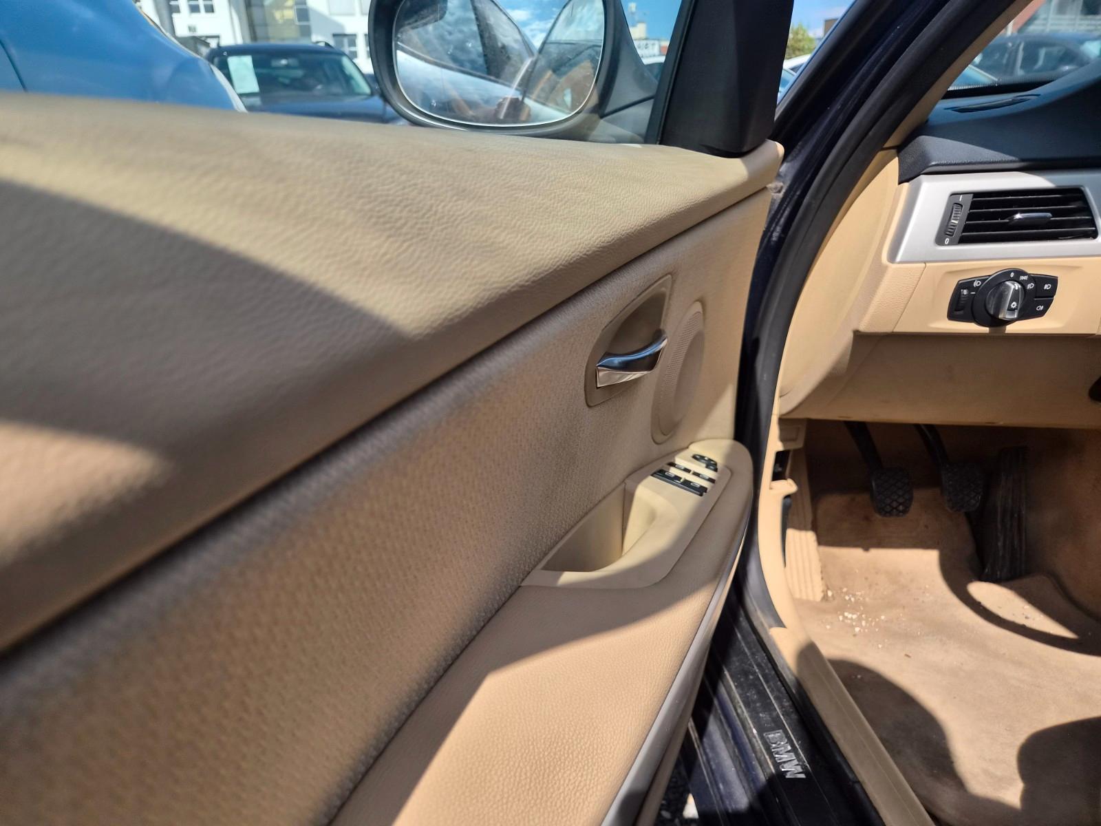 BMW 318 2011 — photo 9