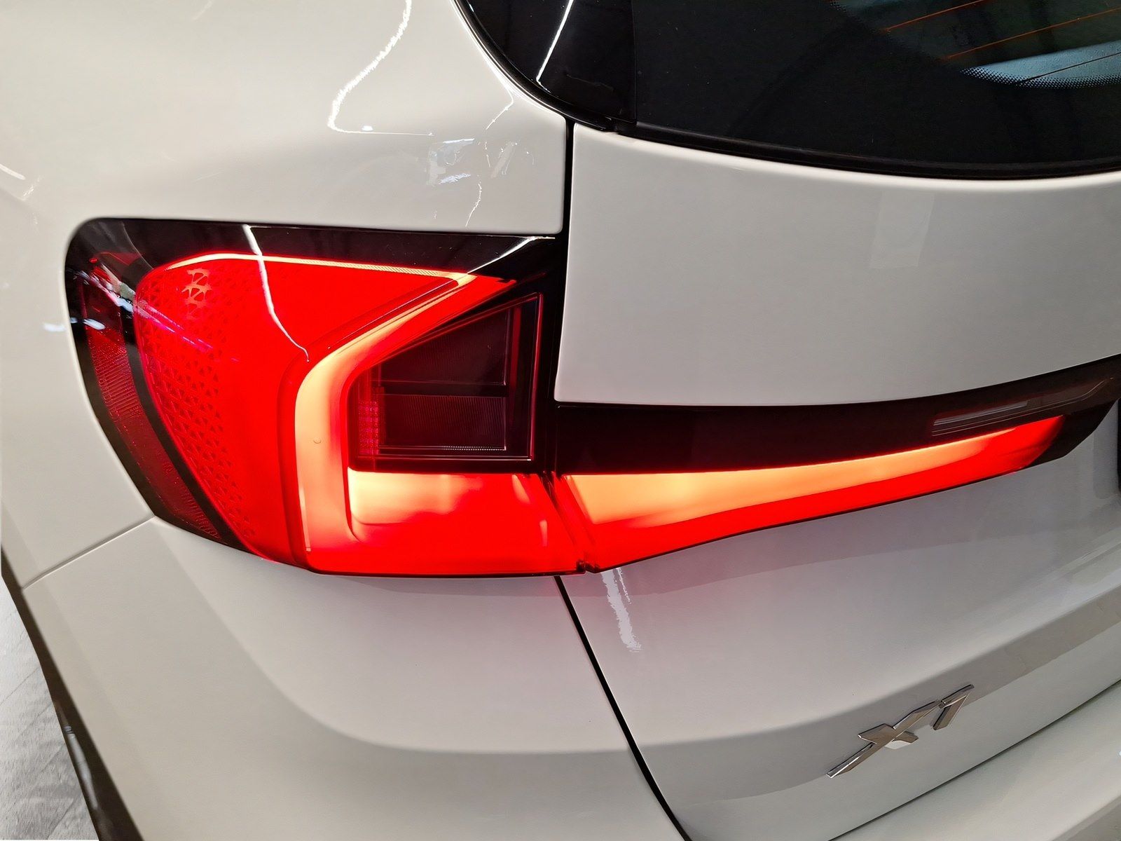 BMW X1 xDrive20d AHK Kamera Sportsitze LED Alarm foto 10