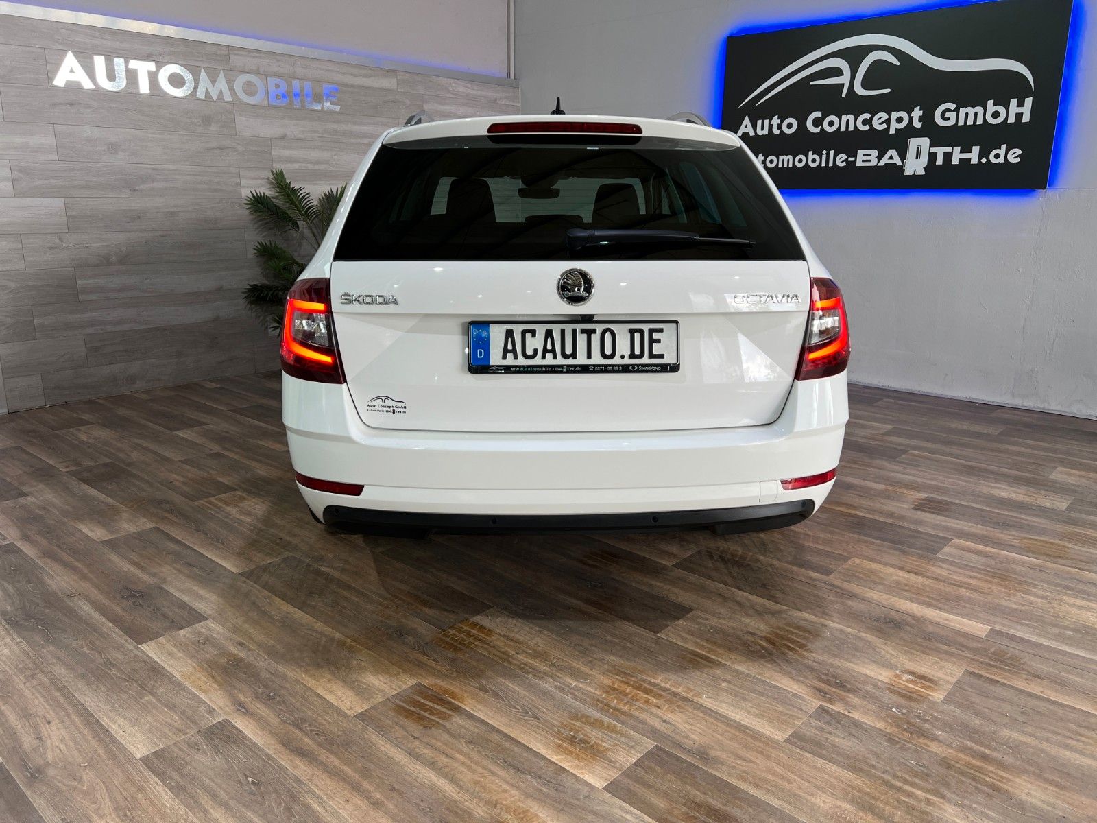 Fahrzeugabbildung SKODA Octavia Combi Premium Edition *Leder*Kamera*LED