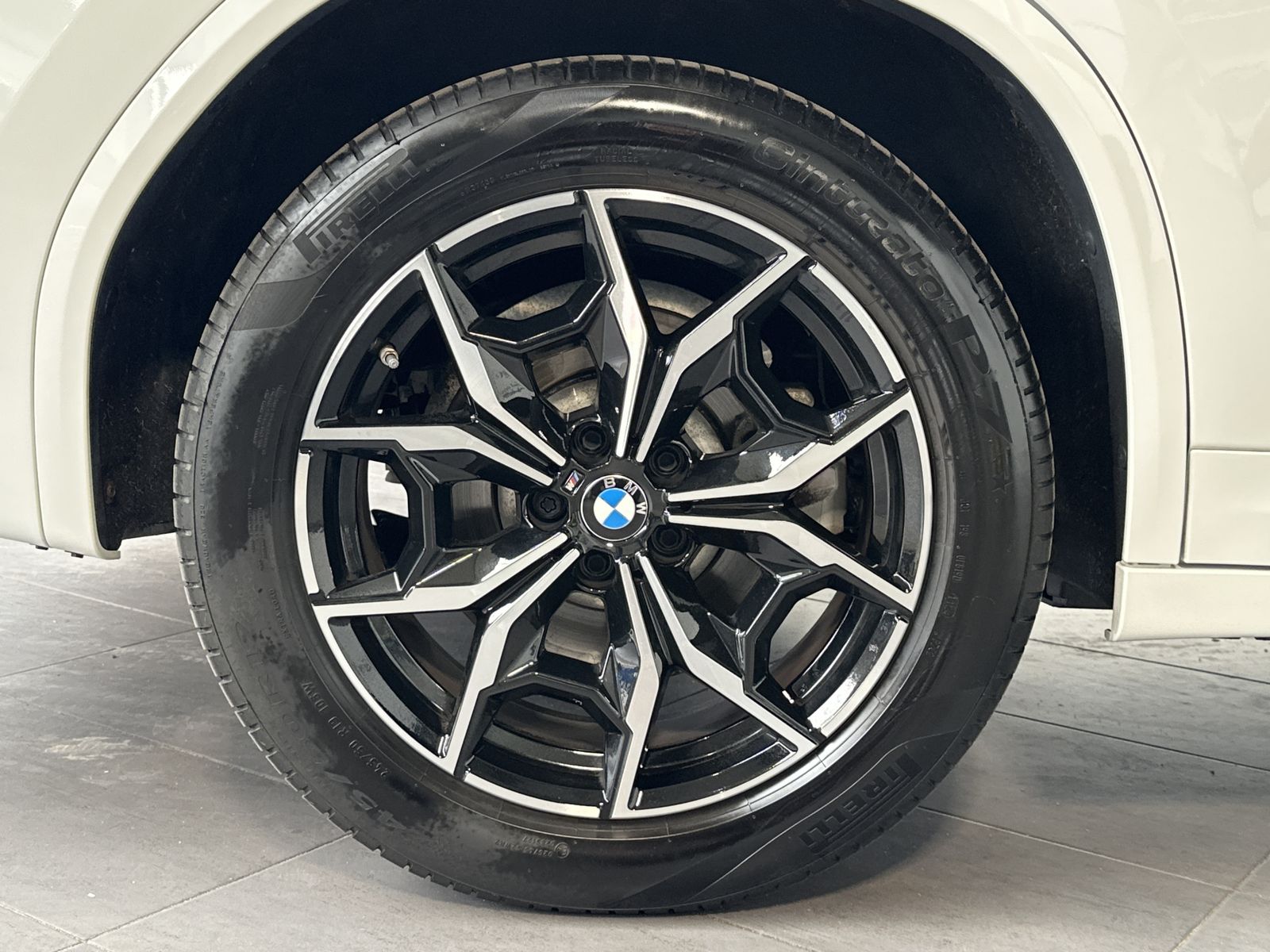 Fahrzeugabbildung BMW X3 xDrive20d M-Sport NAV+LASER+PANO+HUD+KAM+19ZO