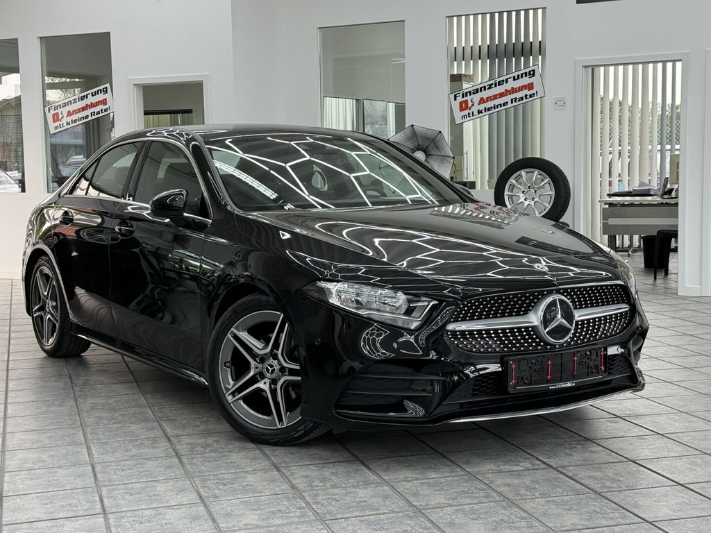 MERCEDES-BENZ A 180 AMG Line, Leder Alcantara, MB Service Neu!