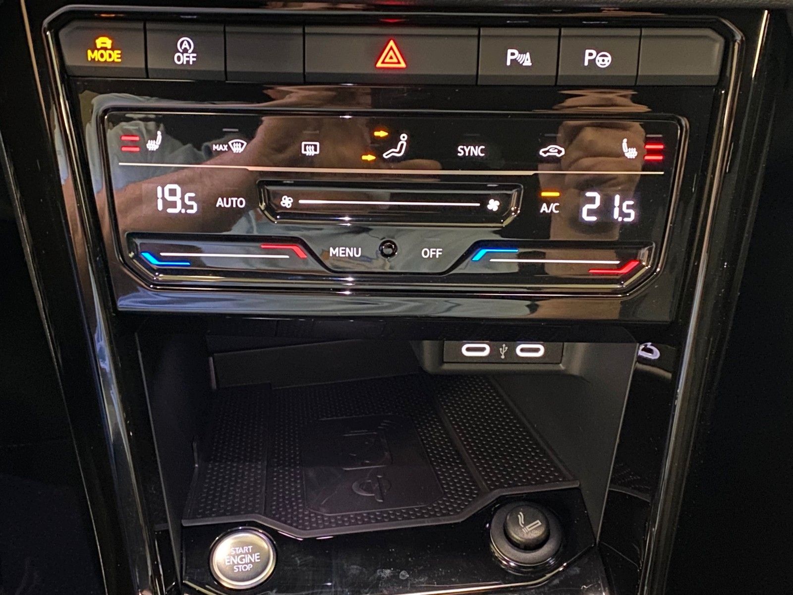 Fahrzeugabbildung Volkswagen T-Roc 1.5 TSI DSG R-Line+ACC+Garantie bis 2030++