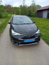 Toyota Avensis 1,8-l-Valvem. Team D T. Sports Team ... - Toyota Avensis: Schwarz