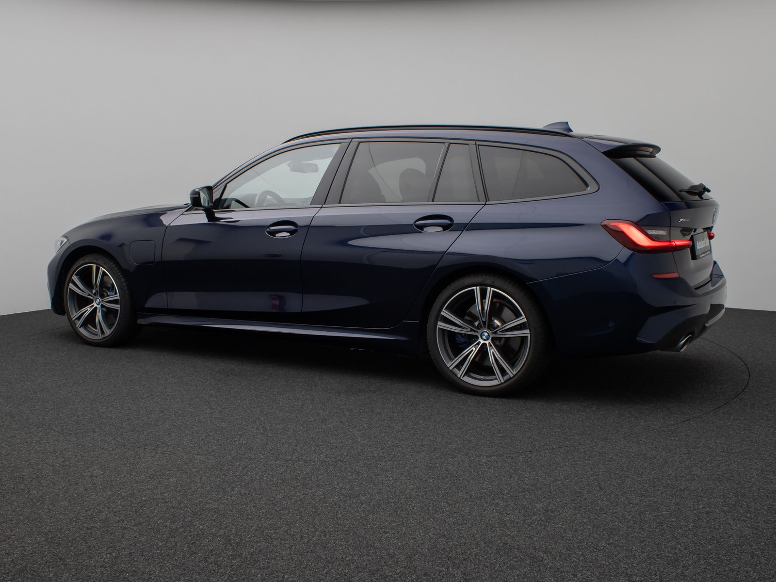 Fahrzeugabbildung BMW 330e xD M Sport Panoram Kamera Laser HUD DAB H/K