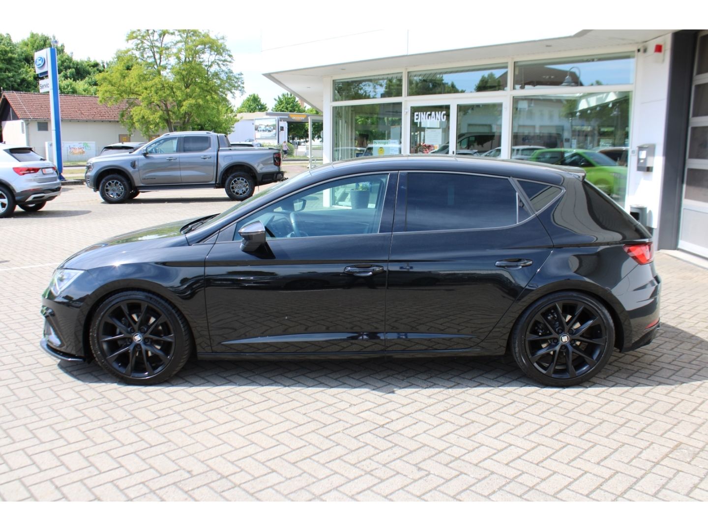 SEAT Leon FR 2.0 TDI Beats ACC LED H&R Pano Navi DAB - Image 2
