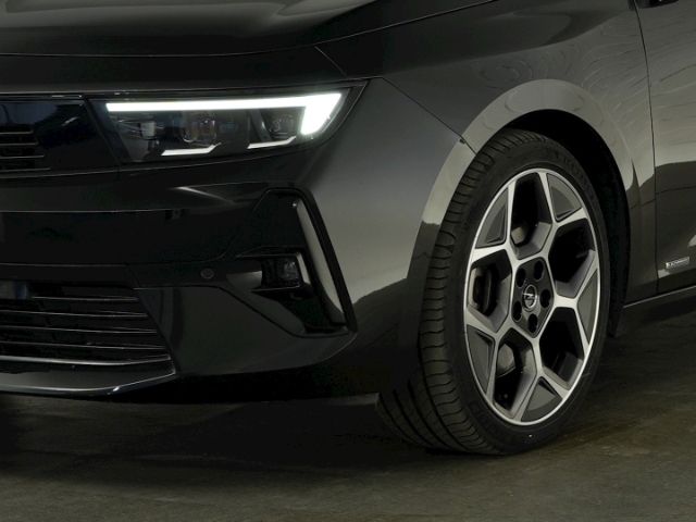 Astra LIM ULTIMATE PHEV AT+LED MATRIX+NAVI+360 G