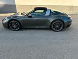 Porsche 992 Targa 4S Targa S - Porsche 992: Grün, Cabrio