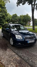 Toyota Avensis 2.2 DCAT - Toyota Avensis aus 2005 mit Diesel-Antrieb