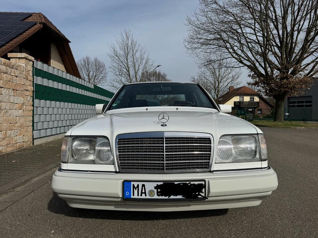 Mercedes-Benz 220