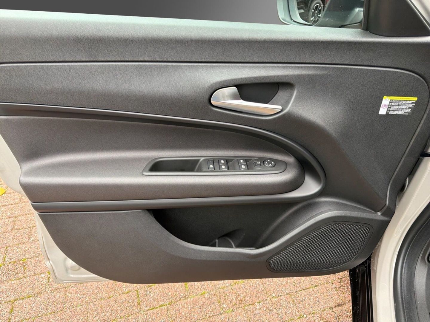 Fahrzeugabbildung Alfa Romeo Junior Ibrida 1.2 VGT 48V-Hybrid 107 kW Ti