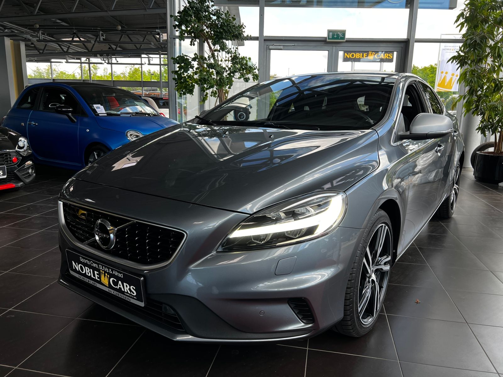 Fahrzeugabbildung Volvo V40 T3 R-Design RFK LED NAVI