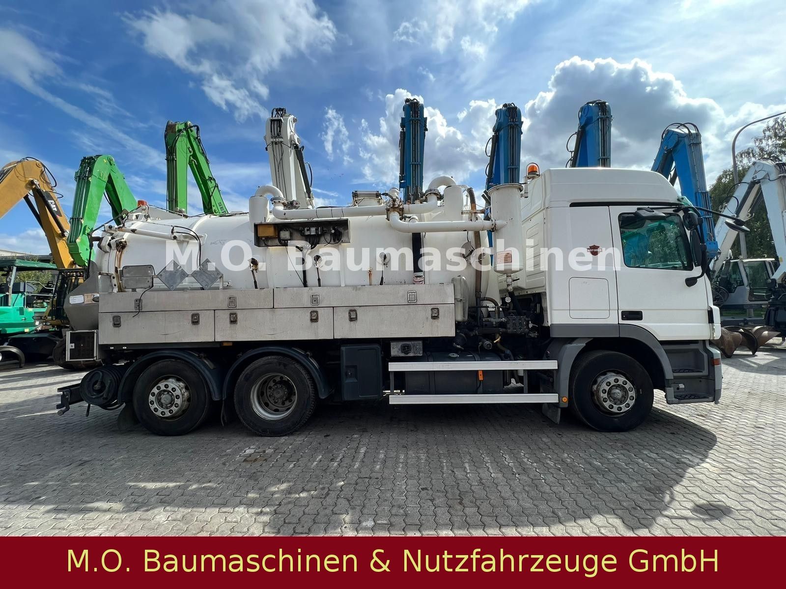 Fahrzeugabbildung Mercedes-Benz Actros 2541 / Saug- & Spühlwagen / 14.000 L /ADR