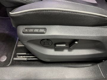 Fahrzeugverkauf 13 Skoda Kodiaq 1.5 TSI Sportline 7-Sitze*Panodach*AHK*