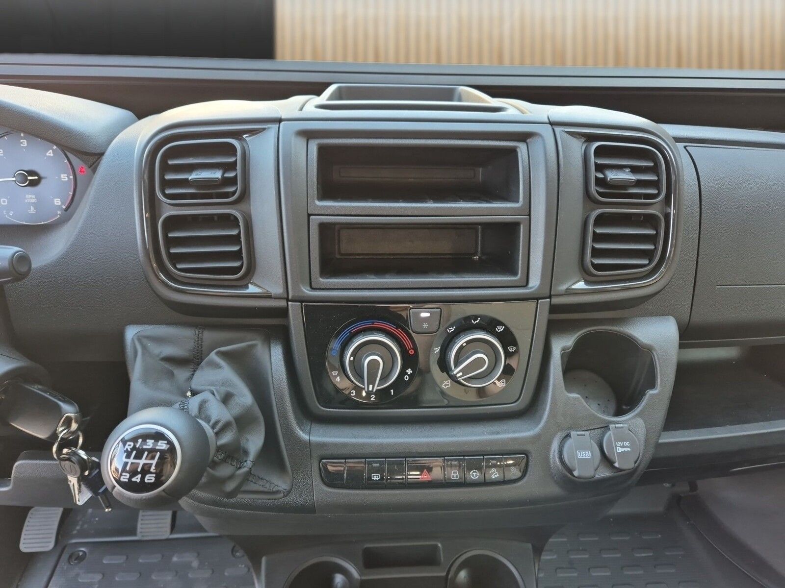 Fahrzeugabbildung Karmann Dexter DE 600 Concept Paket