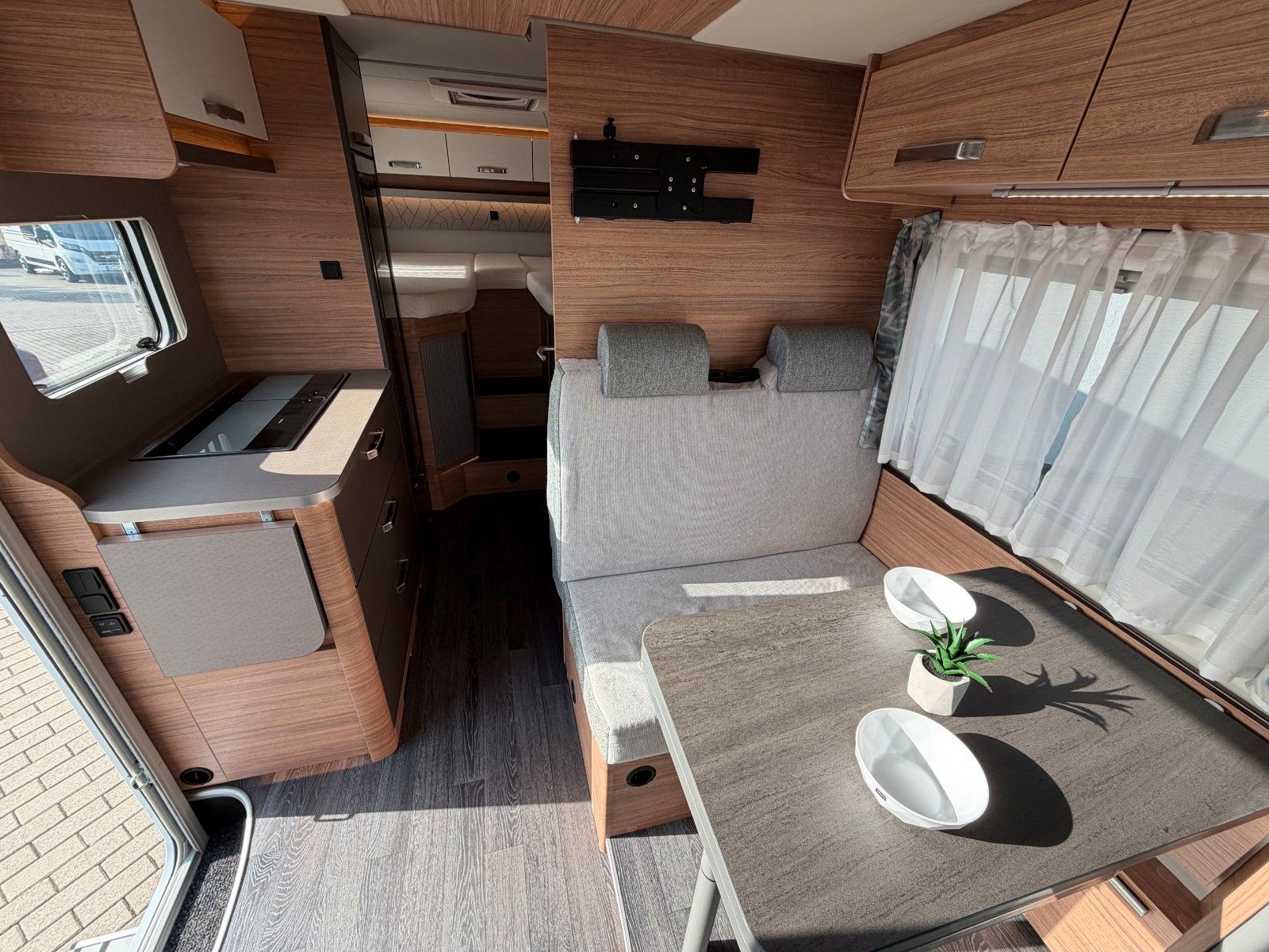 Fahrzeugabbildung Weinsberg CaraSuite 650 MEG