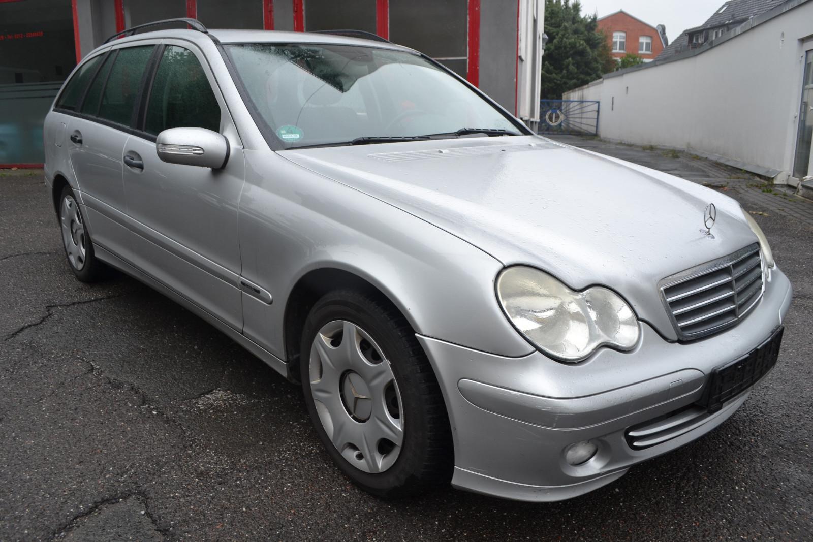Mercedes-Benz C180 2004 — photo 11