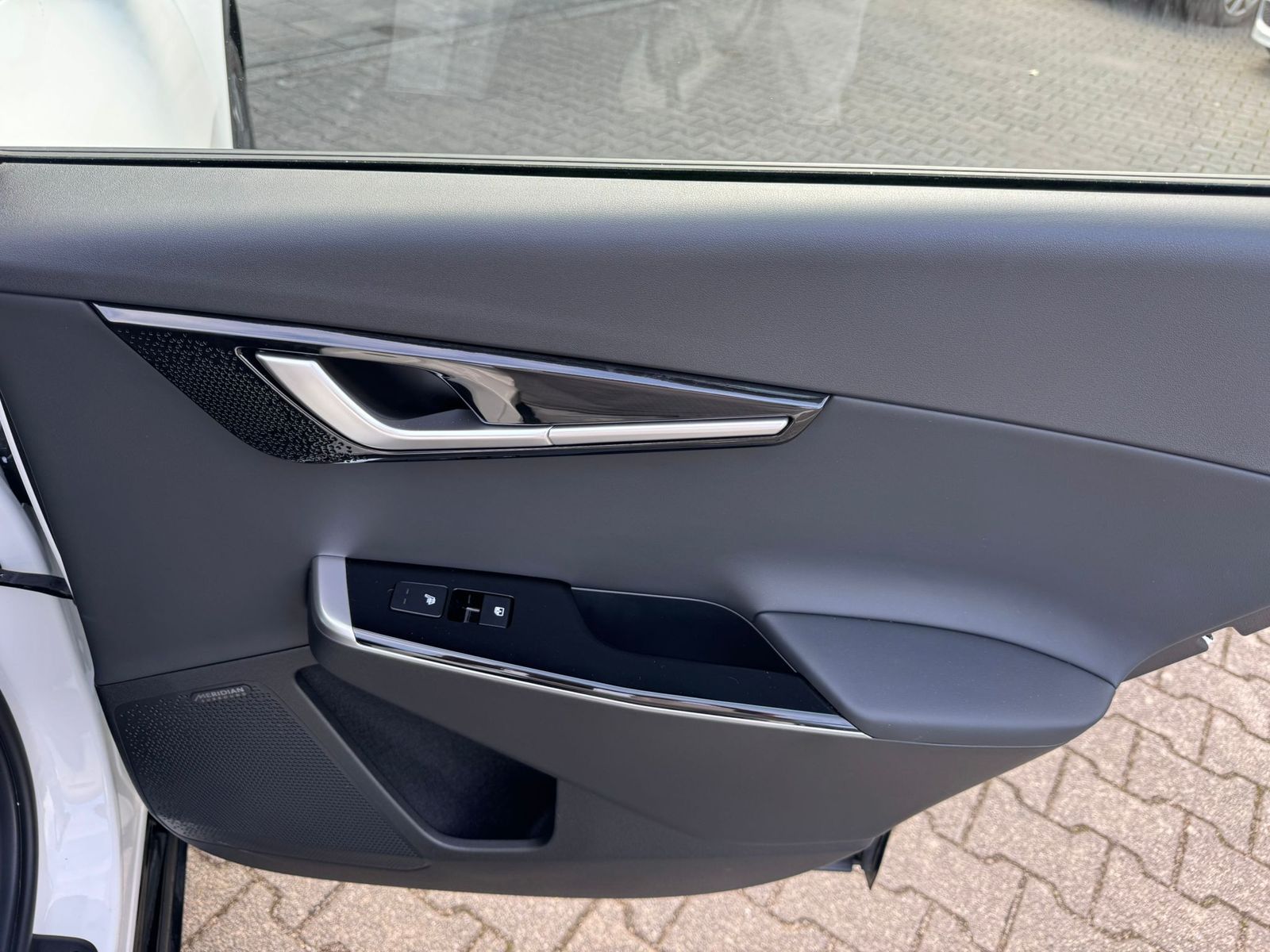 Fahrzeugabbildung Kia EV6 4WD NAVI+LED+SHZ+360°+DAB+ACC+19"+