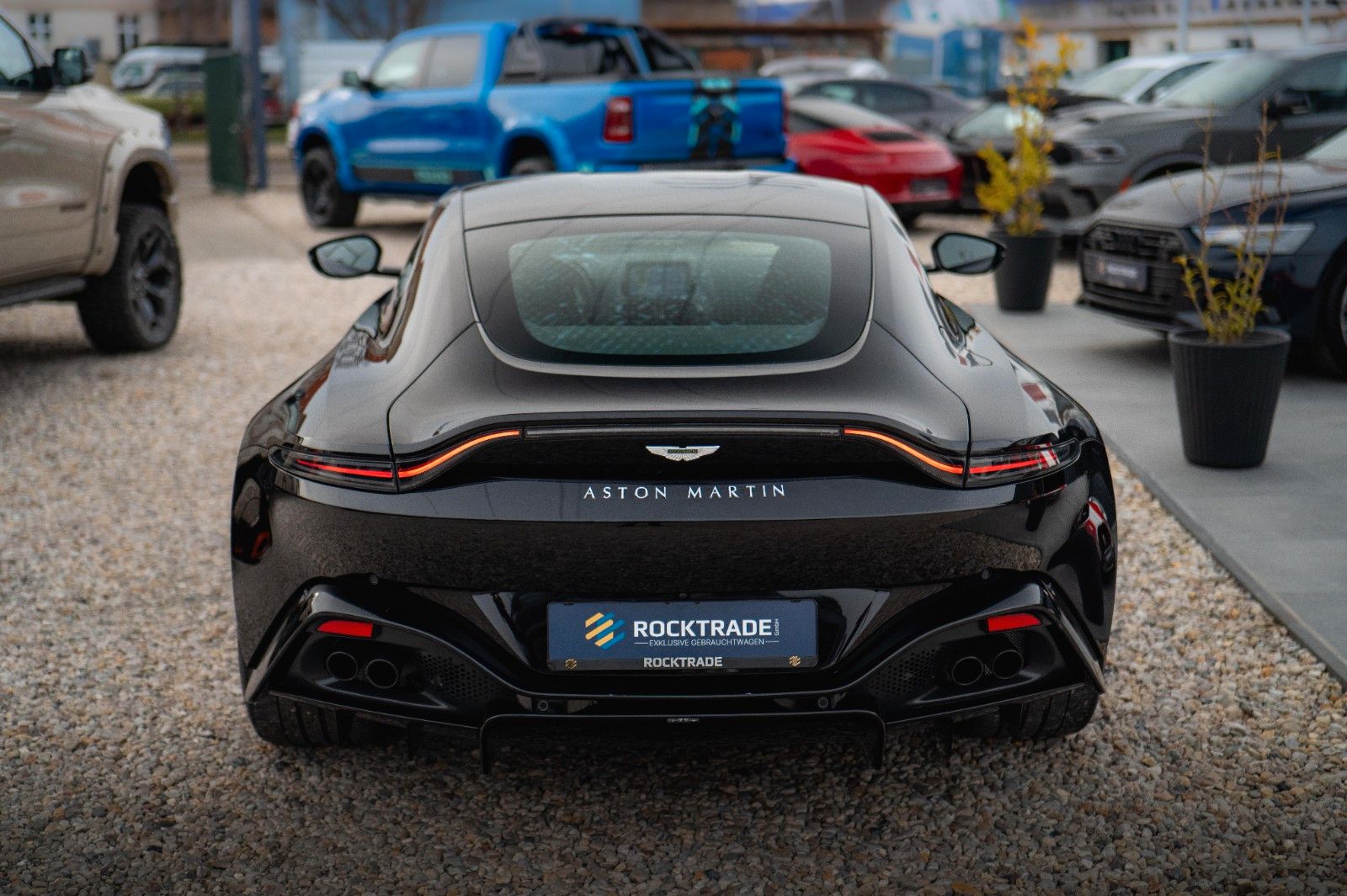 Fahrzeugabbildung Aston Martin V8 Vantage 4.0 V8 DB11 Coupe *1.Hand*360*Memory*