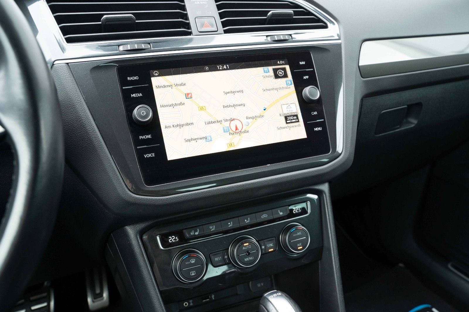 Fahrzeugabbildung Volkswagen TIGUAN R-LINE 2.0 TDI DSG LED KAM LANE TEMP ACC