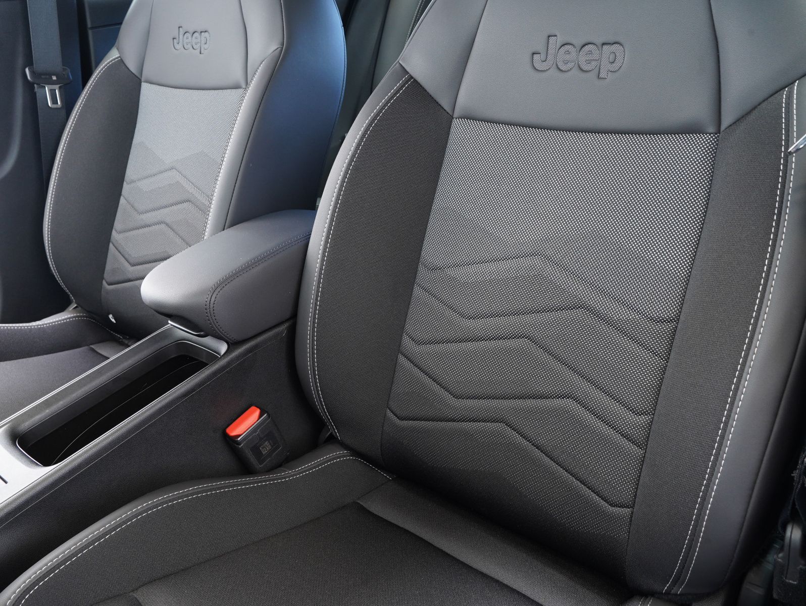 Fahrzeugabbildung Jeep Avenger 1.2 T-GDI Altitude