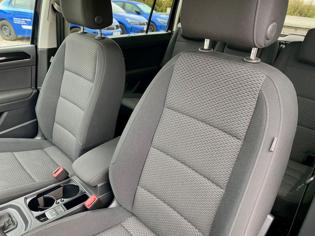 Fahrzeugabbildung Volkswagen Touran 1.5 TSI DSG 7-SITZER AAC AHK LED NAVI