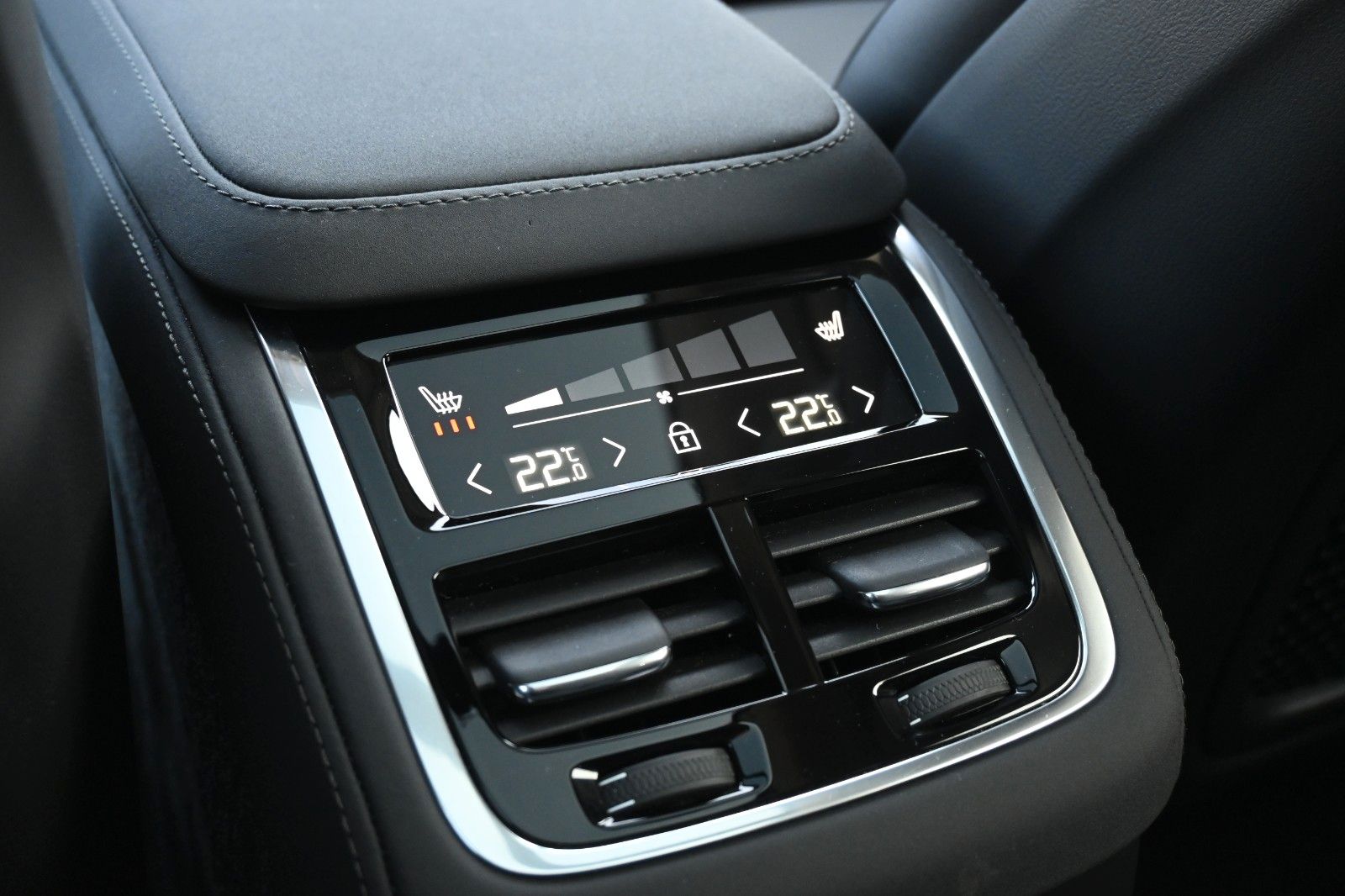 Fahrzeugabbildung Volvo XC90 T8 AWD Plus Bright*FSHZG*PANO*360°*ACC