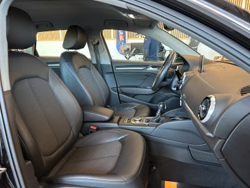 Audi A3 Sportback 30 TFSI design *2. Hand*Klima*Navi*