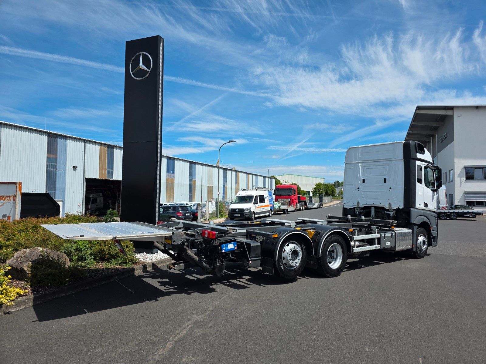 Fahrzeugabbildung Mercedes-Benz Actros 2540 L 6x2 BDF Fahrschule 5 Sitze LBW