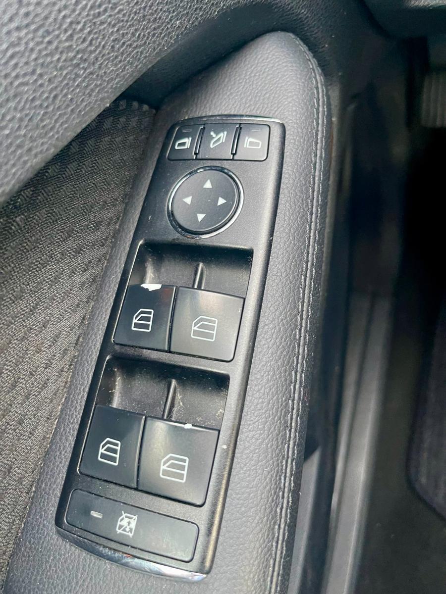 Mercedes-Benz E350 2010 — photo 38