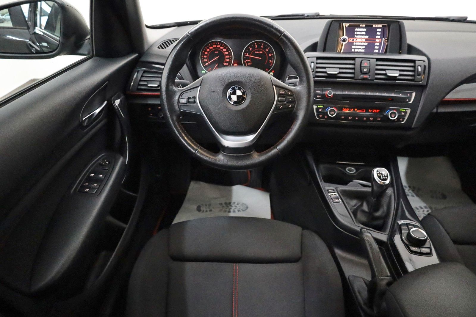 Fahrzeugabbildung BMW 118i Lim. 5-trg. Sport Line SH,PDC,SR+WR