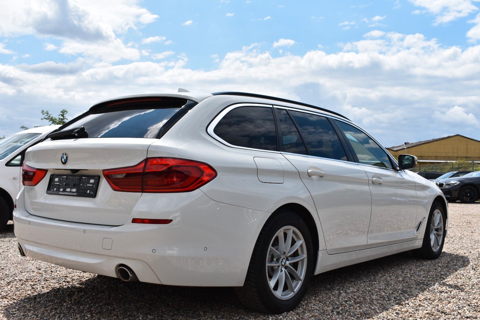 Fahrzeugabbildung BMW BMW 520d Touring Head Up/Anhänger/Driving Assist