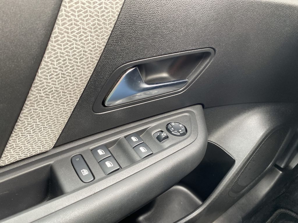 Fahrzeugabbildung Citroën C4 Benzin 155 Automatik Shine *Winterpak*Nav*LED