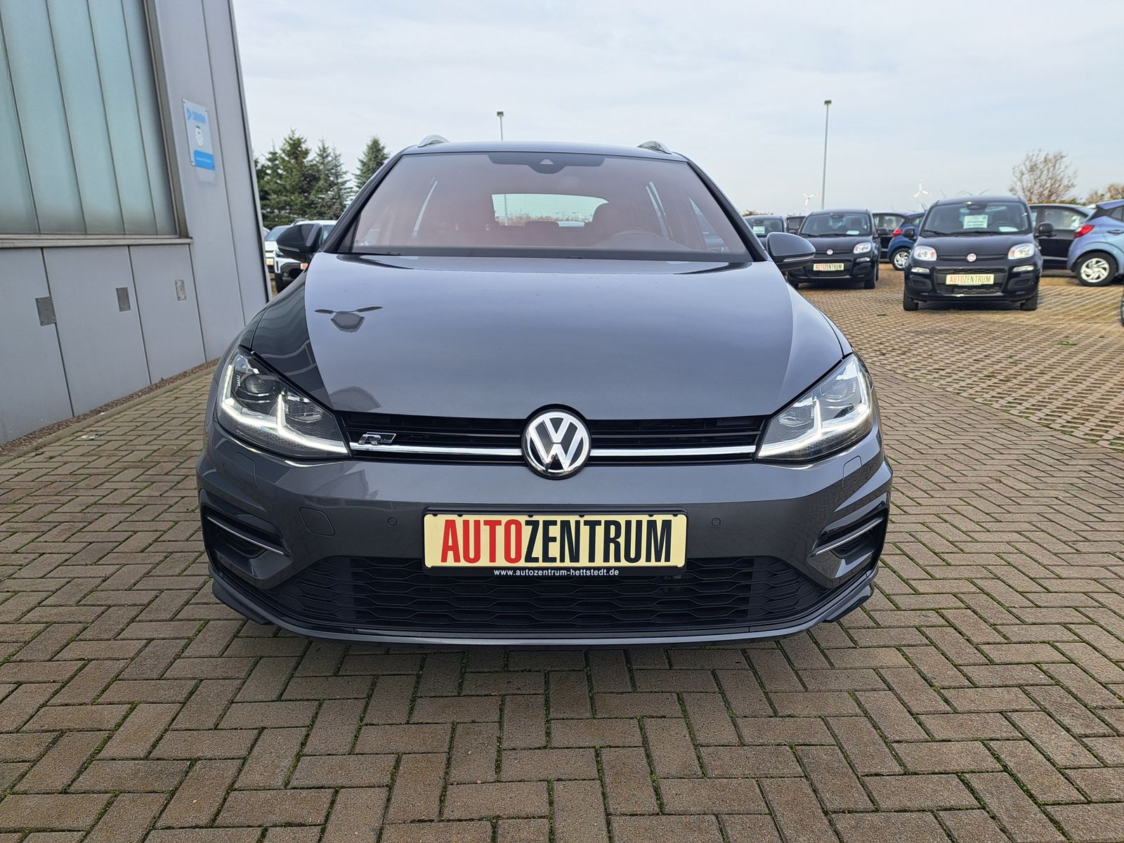 Fahrzeugabbildung Volkswagen Golf 2x R-LINE 1.5TSI DSG LED DYNAUDIO-SOUND ACC