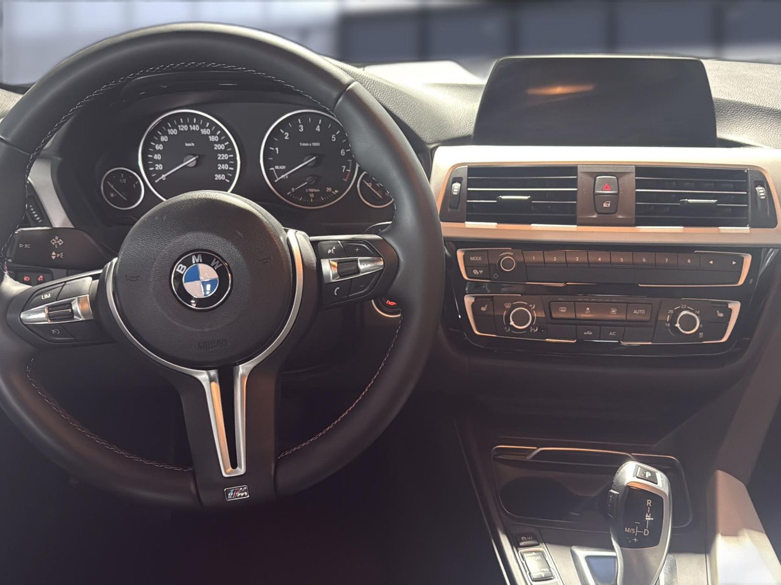 Fahrzeugabbildung BMW 320i Touring / AHK