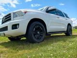 Toyota Sequoia - Toyota Sequoia: Geländewagen