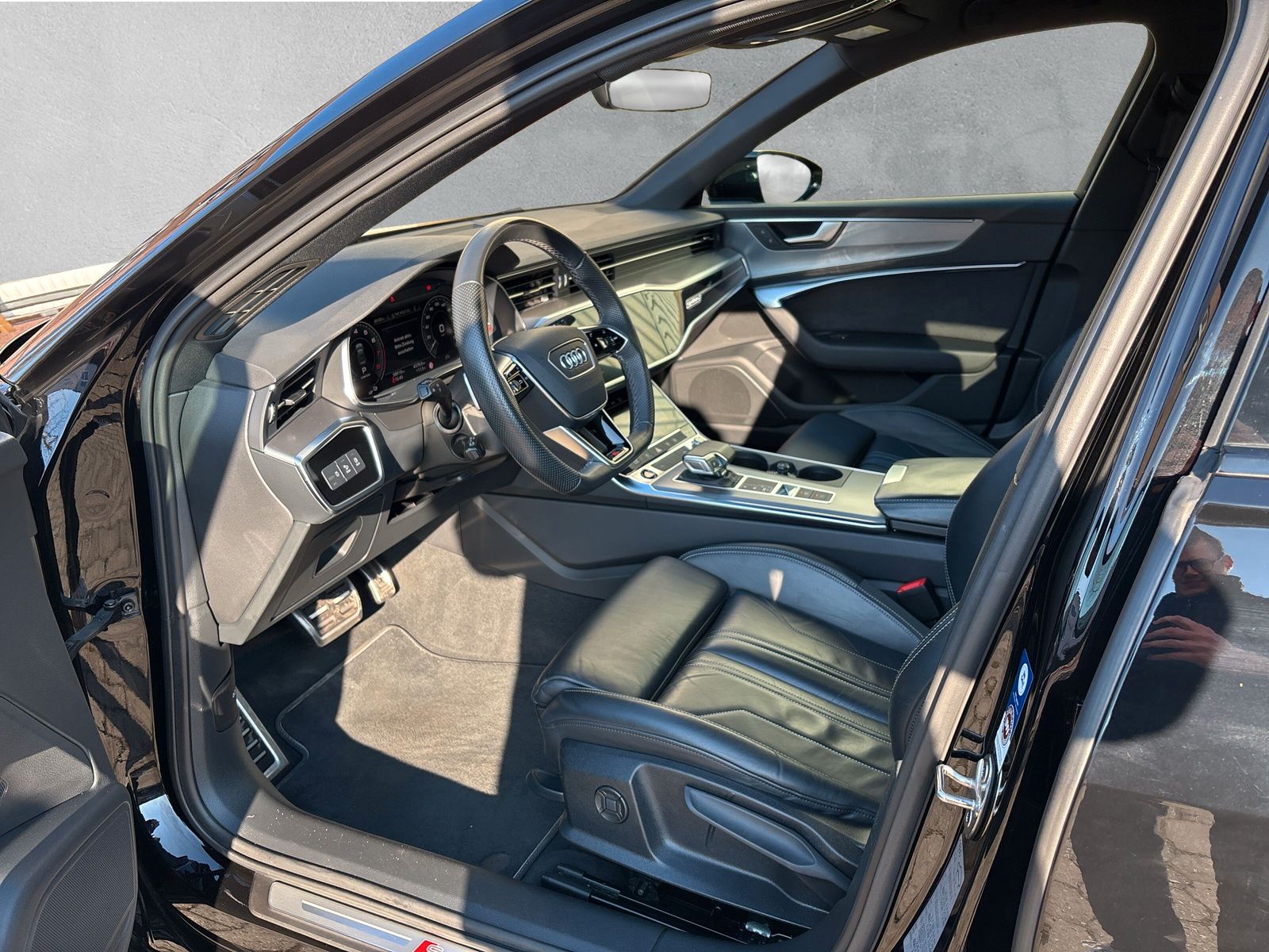 Fahrzeugabbildung Audi A6 Limo 50 TFSIe quattro S-Line AHK Ambiente