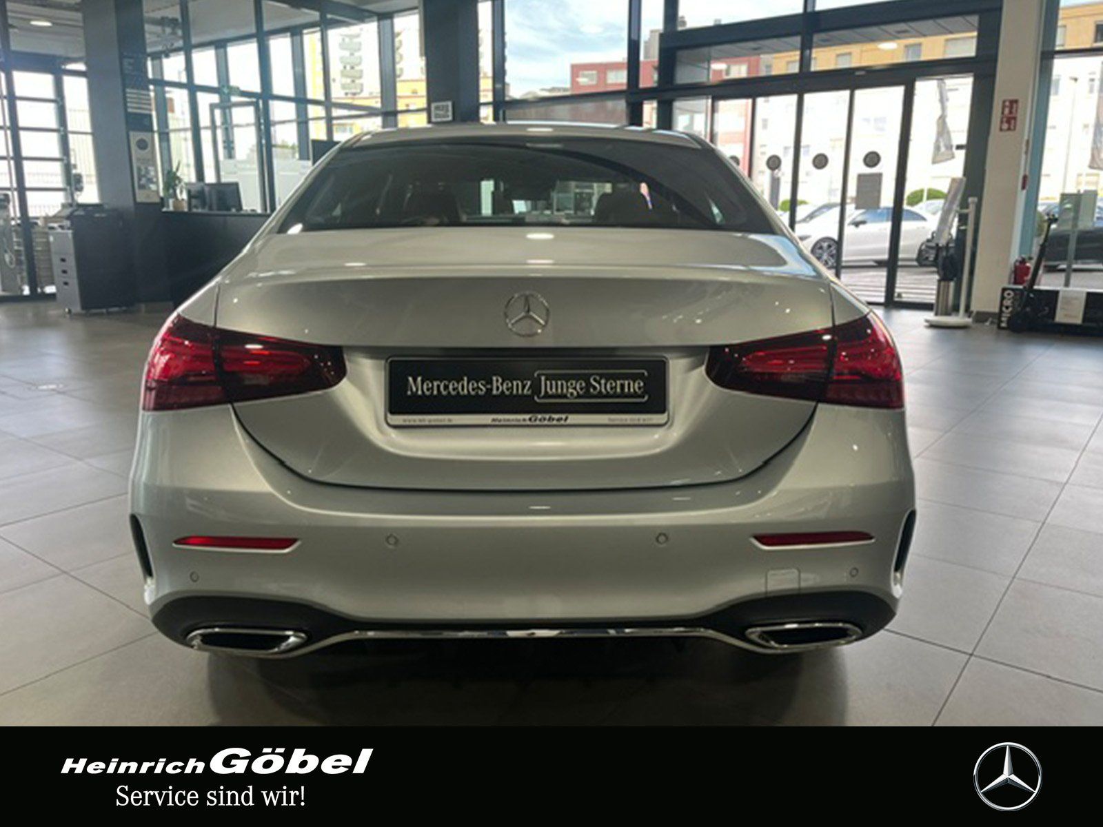 Fahrzeugabbildung Mercedes-Benz A 180 Lim. AMG LINE+WINTERPAKET+KEYLESS+LED+CAM