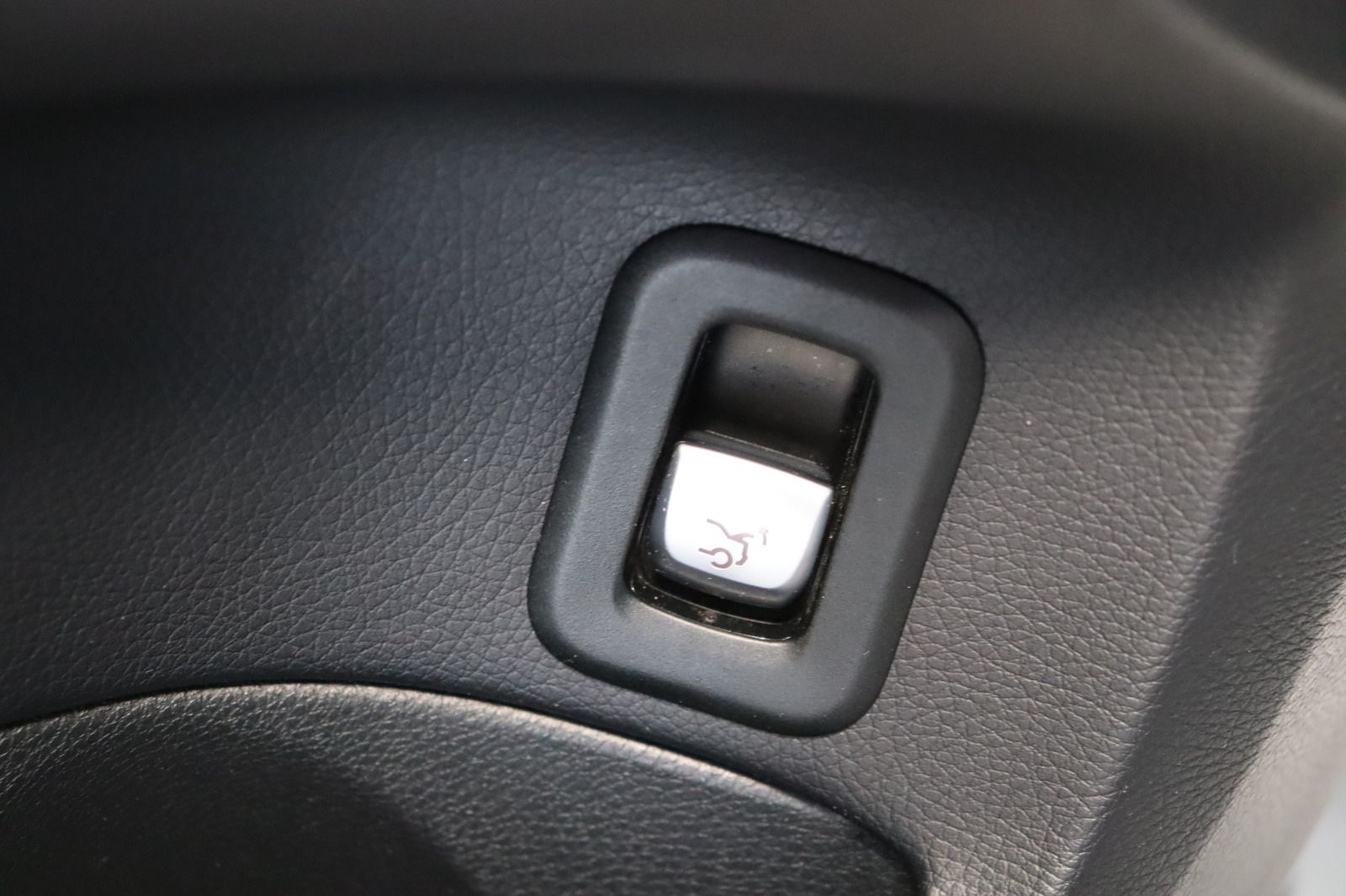 Fahrzeugabbildung Mercedes-Benz C 180 CGI Exclusive * Navi * Sitzhzg * TOP