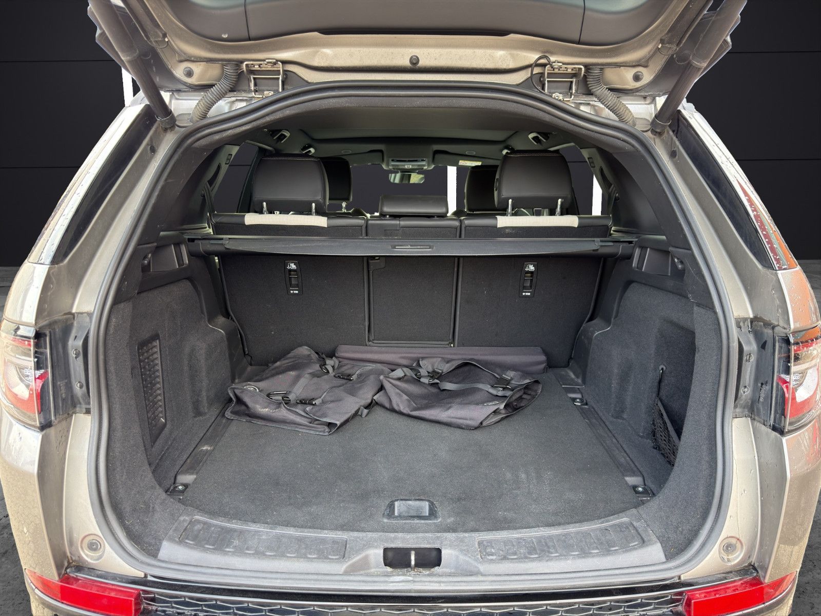 Fahrzeugabbildung Land Rover Discovery Sport P300e HSE/Pano/Leder/Kamera/Shz
