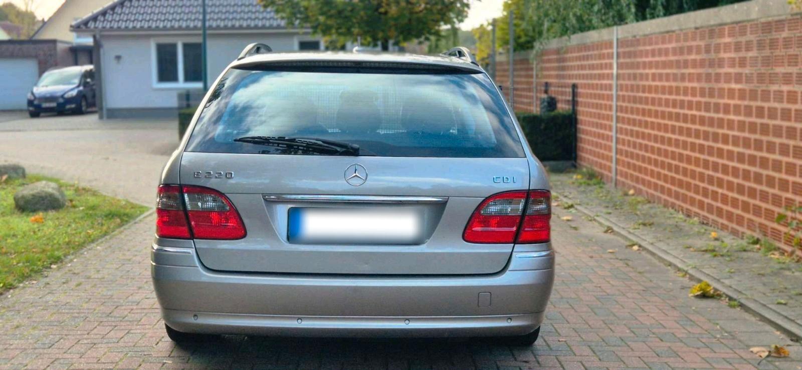 Mercedes-Benz E220 2008 — interior