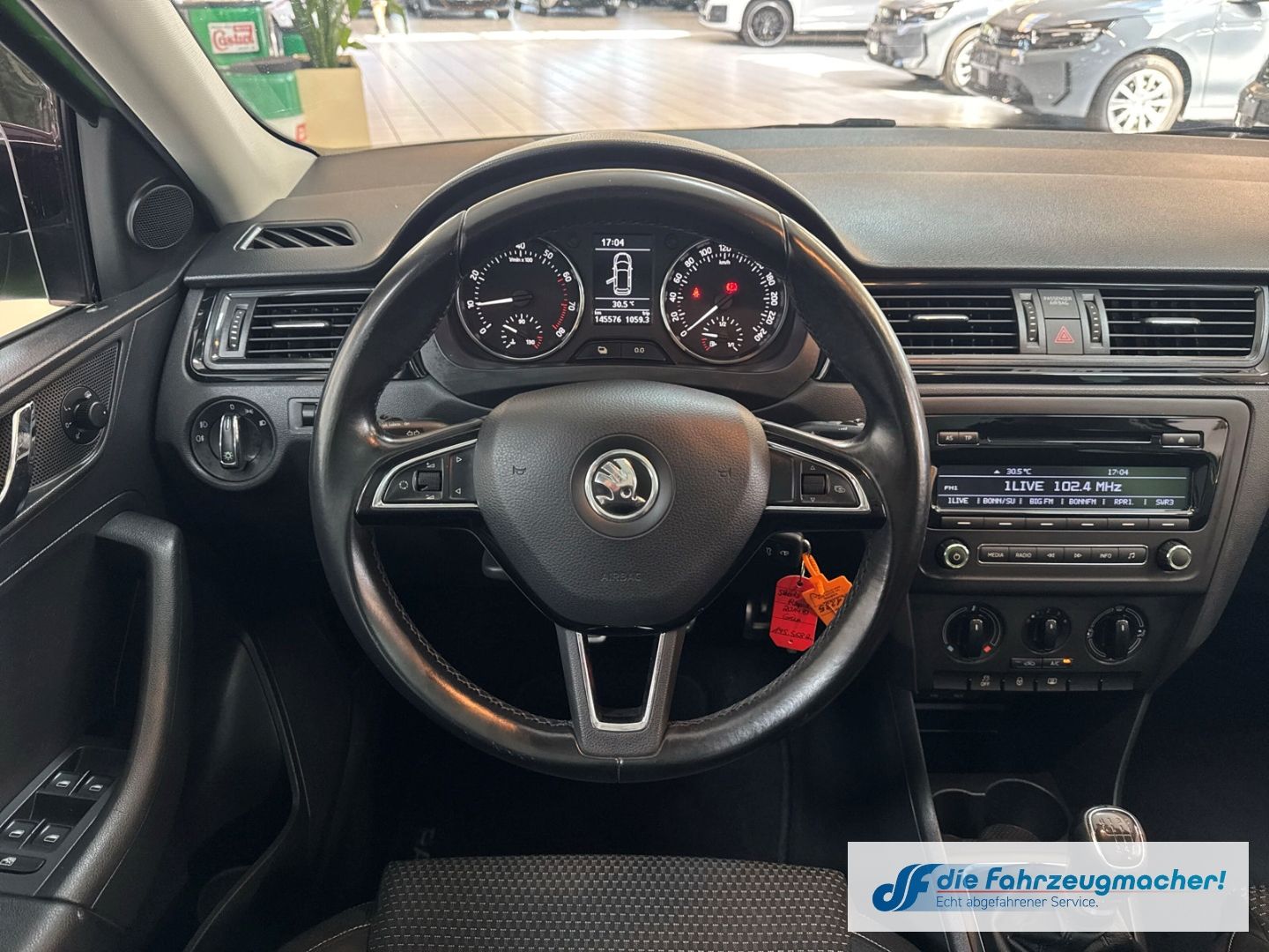 Fahrzeugabbildung SKODA Rapid Spaceback StylePlus 1.2 TSI Panorama Xenon