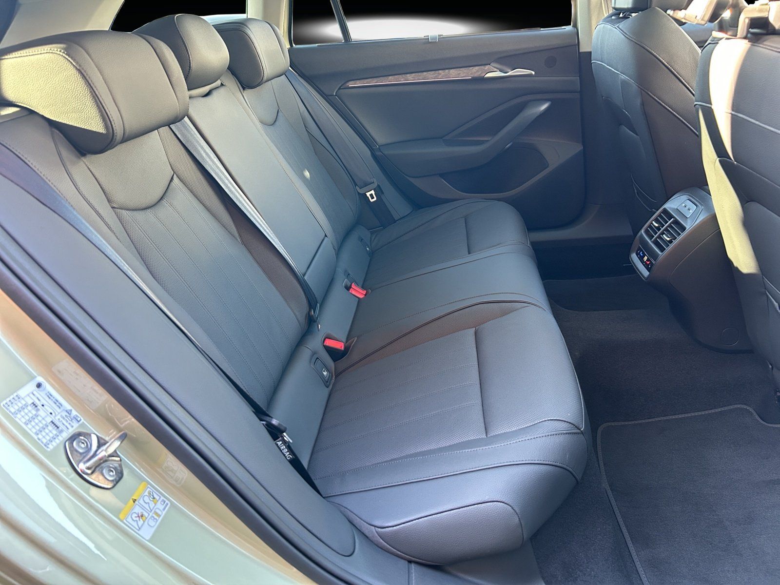 Fahrzeugabbildung SKODA Superb Combi 2.0 TDI L&K/ST-HZG/PANO-DA/AHK/360°