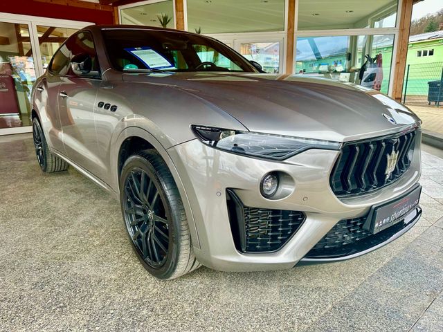 Maserati Levante Modena S  Carbon NP:155.820,-Euro voll